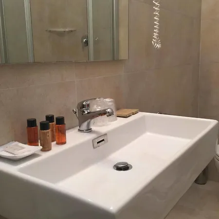 Rhome Terminal بيت ضيافة 2*
