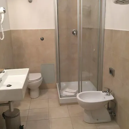 Rhome Terminal Affittacamere 2*